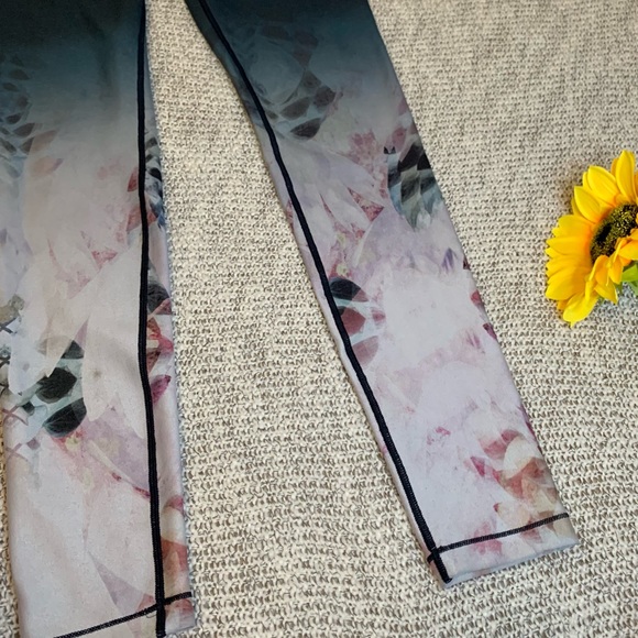 Calia by Carrie Underwood Radial Kaleidoscope Floral Leggings 🌸 - Picture 4 of 10